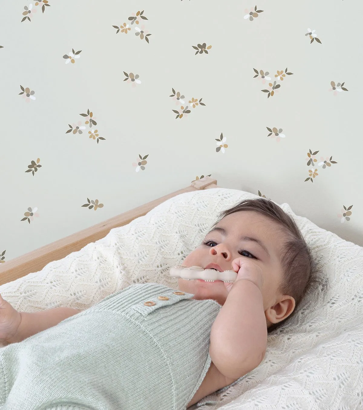 Braylynn - Children's Wallpaper - Small Flower Motif